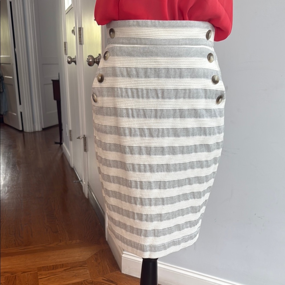 LOFT White and Gray Pleated Pencil Skirt Knee-Length